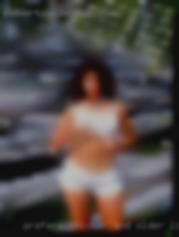 Prefers thicker and older looking women in Everett.